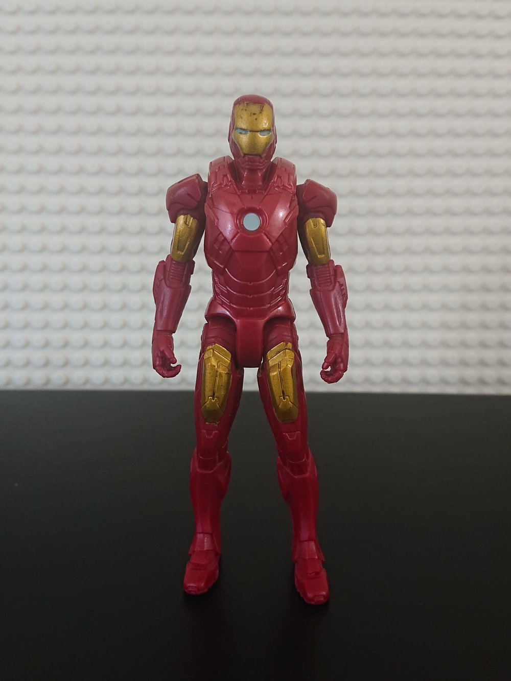 2011 Hasbro Marvel - Iron Man 4" Action Figure - Red / Gold Armor